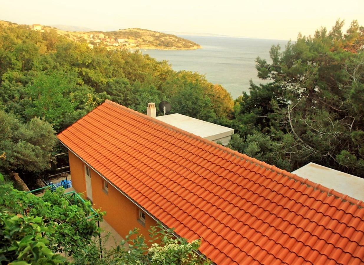 Quercus Apartment Stara Baška Eksteriør billede